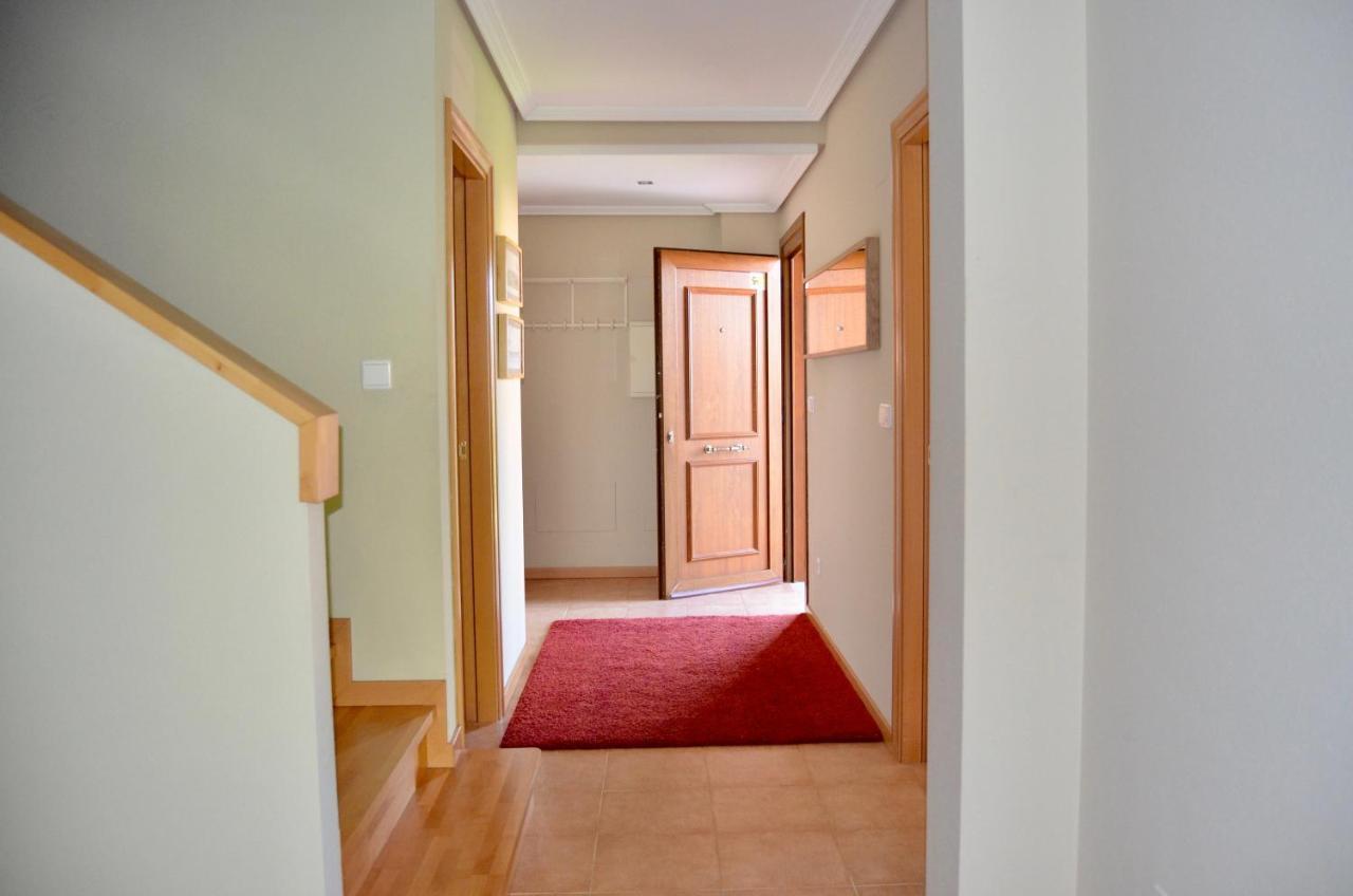 미뇨 Precioso Adosado En Urbanizacion Con Campo De Golf 빌라 외부 사진