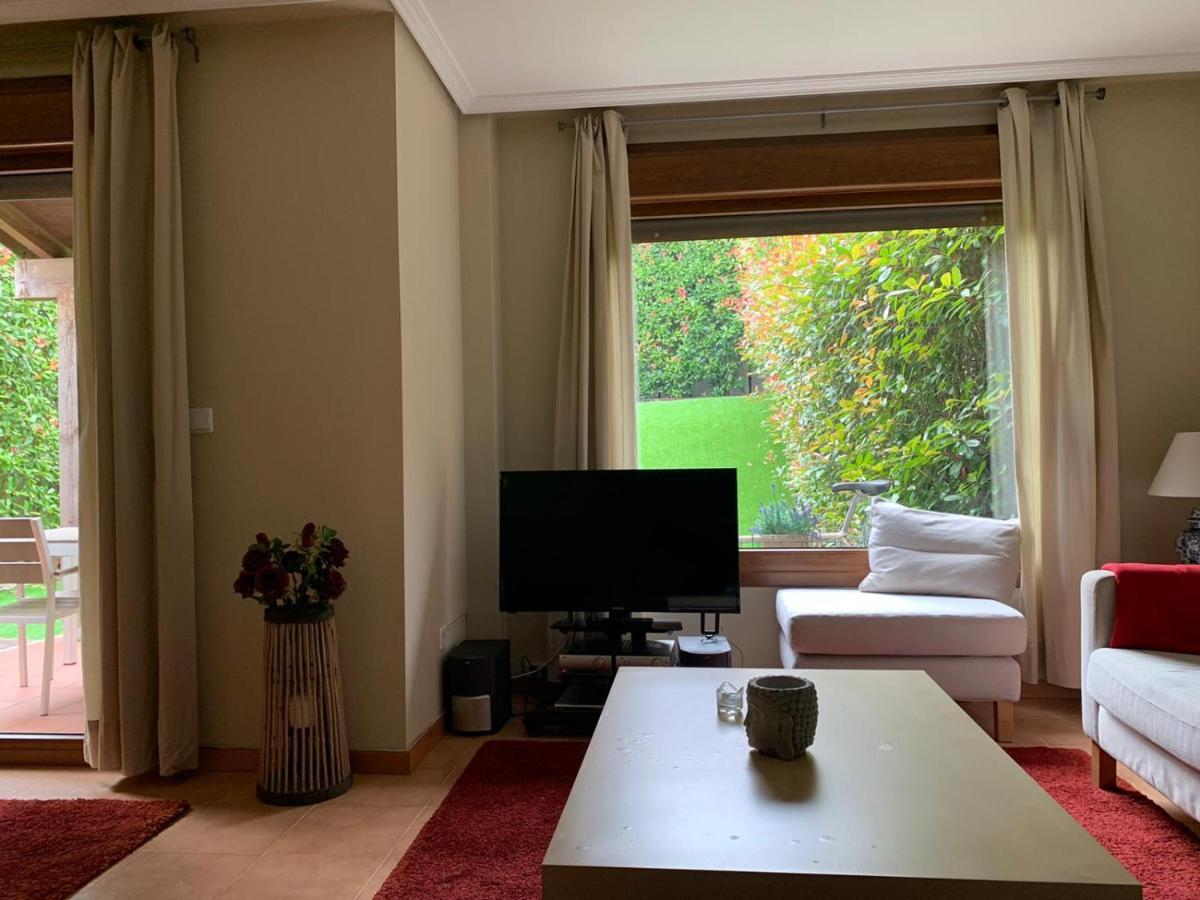 미뇨 Precioso Adosado En Urbanizacion Con Campo De Golf 빌라 외부 사진